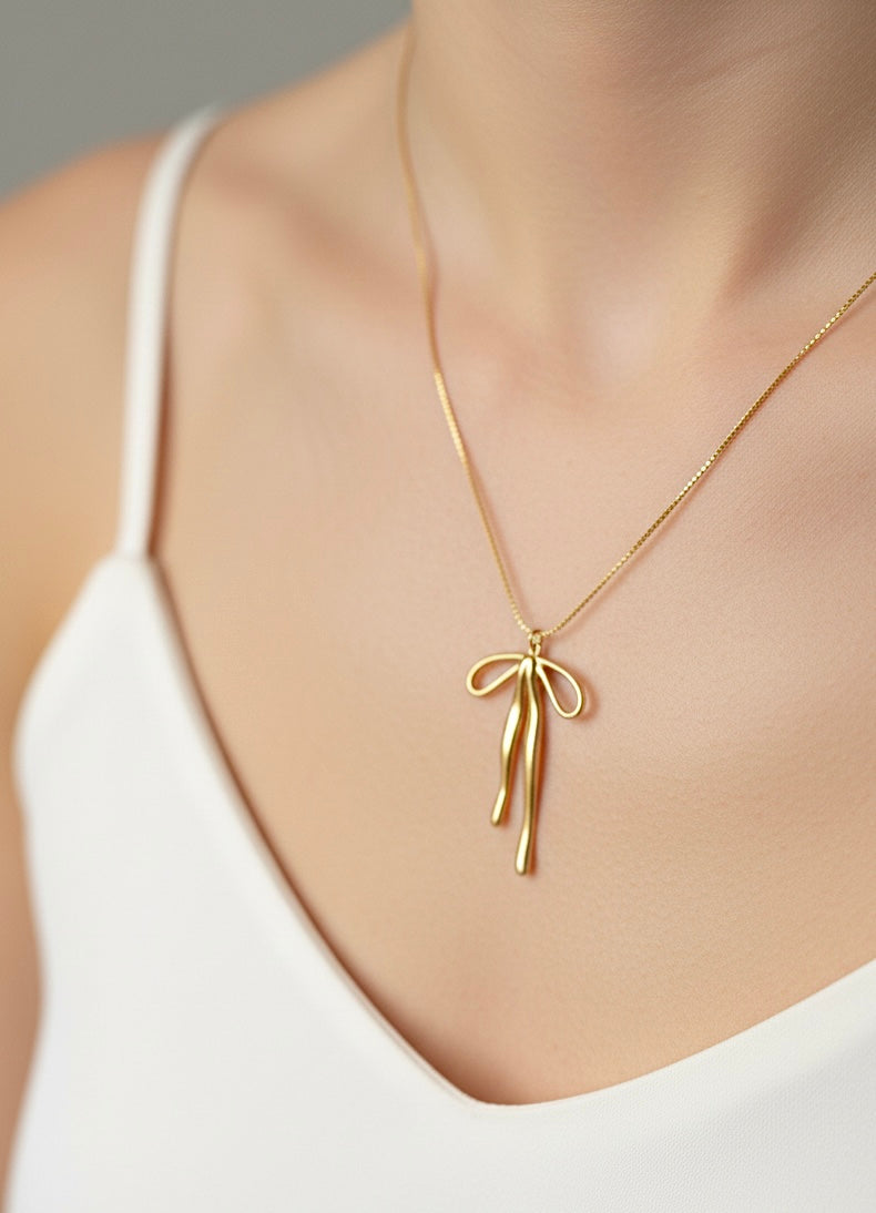 Collar "Lazo Essential" – Acero Inoxidable 316L con Acabado Oro 18K