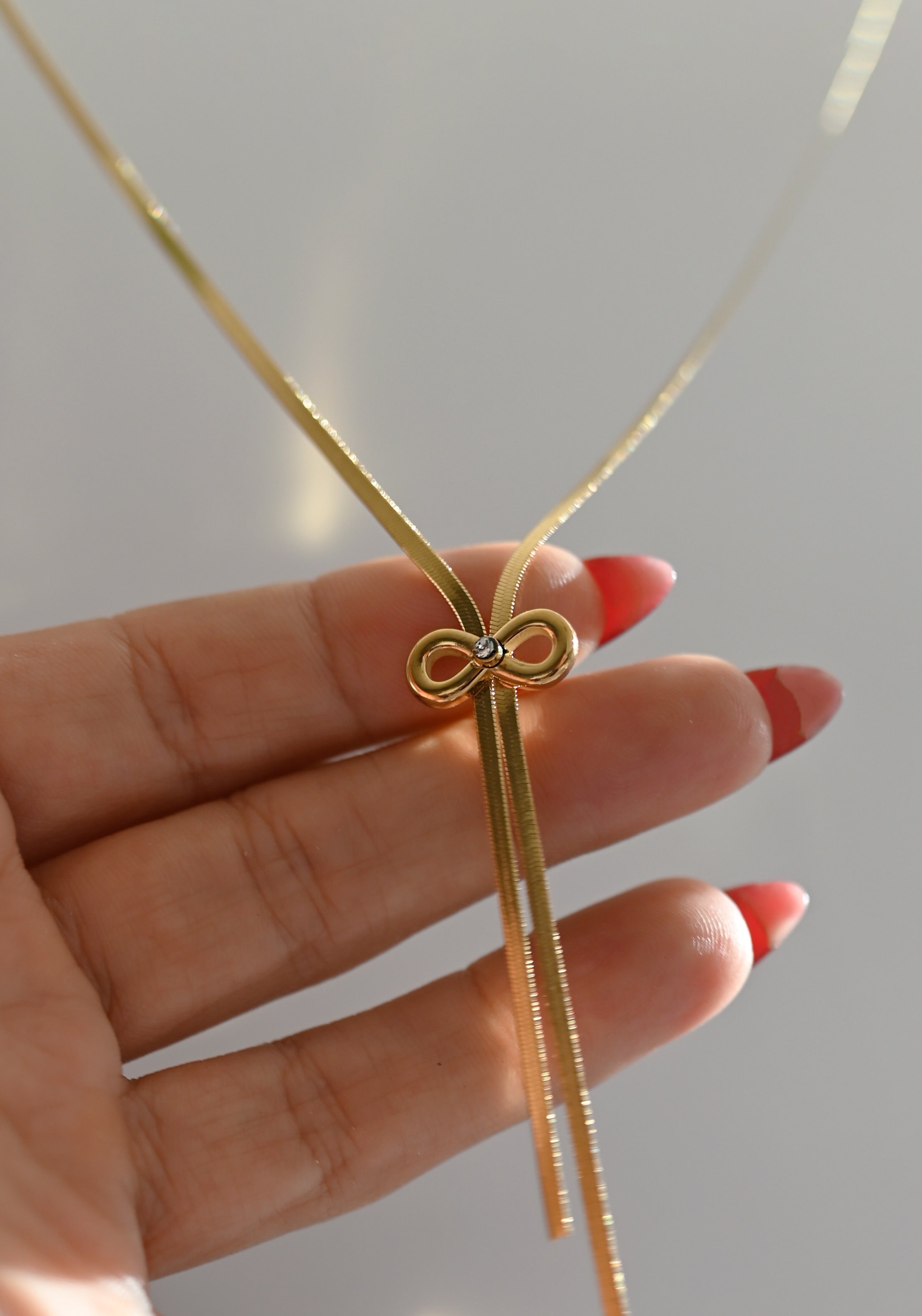 Collar Lazo Infinito en Acero Inoxidable 316L Dorado | Joyería de Grado Quirúrgico