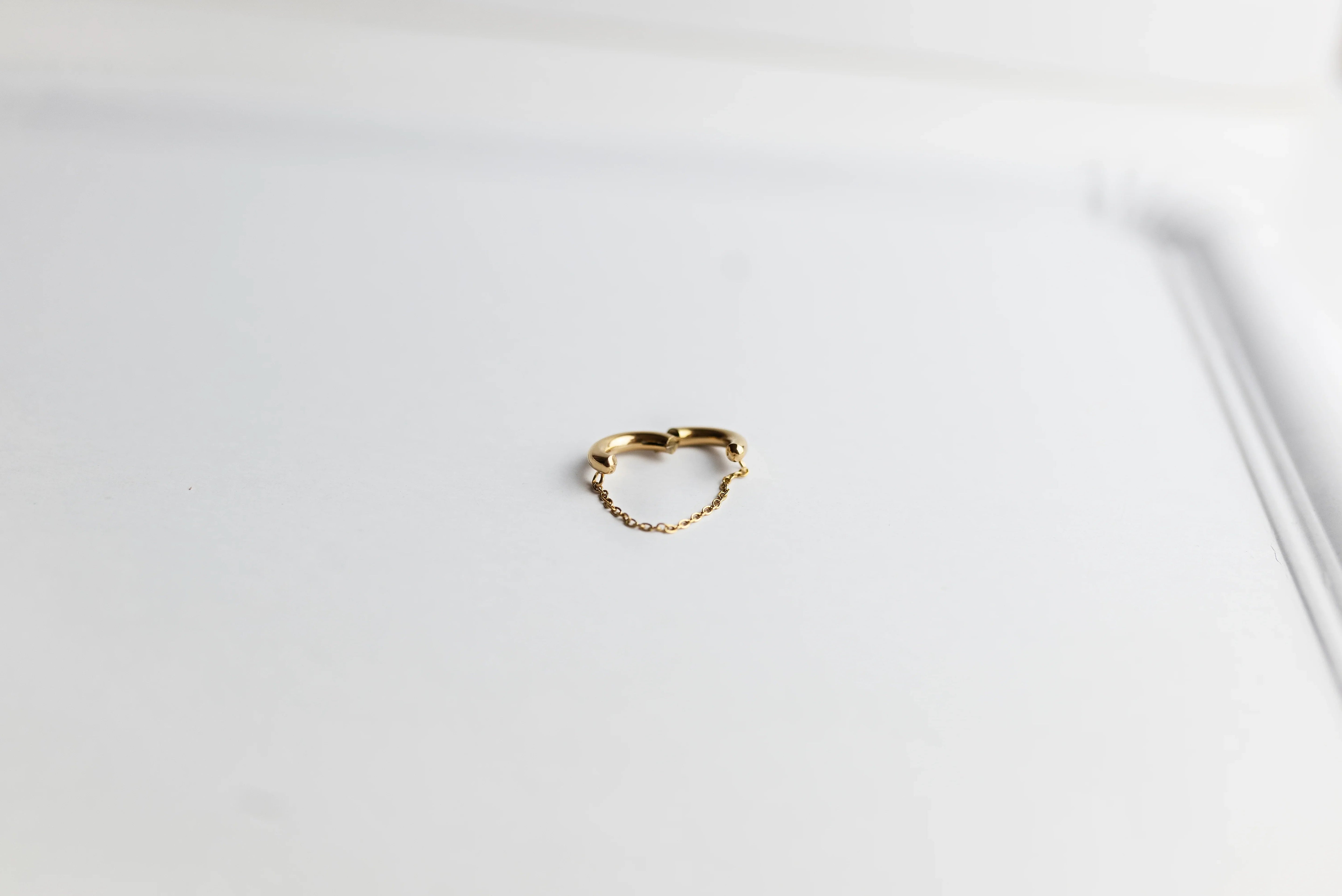 Pendiente Falso de Aro con Cadena Fina - Sin Perforación