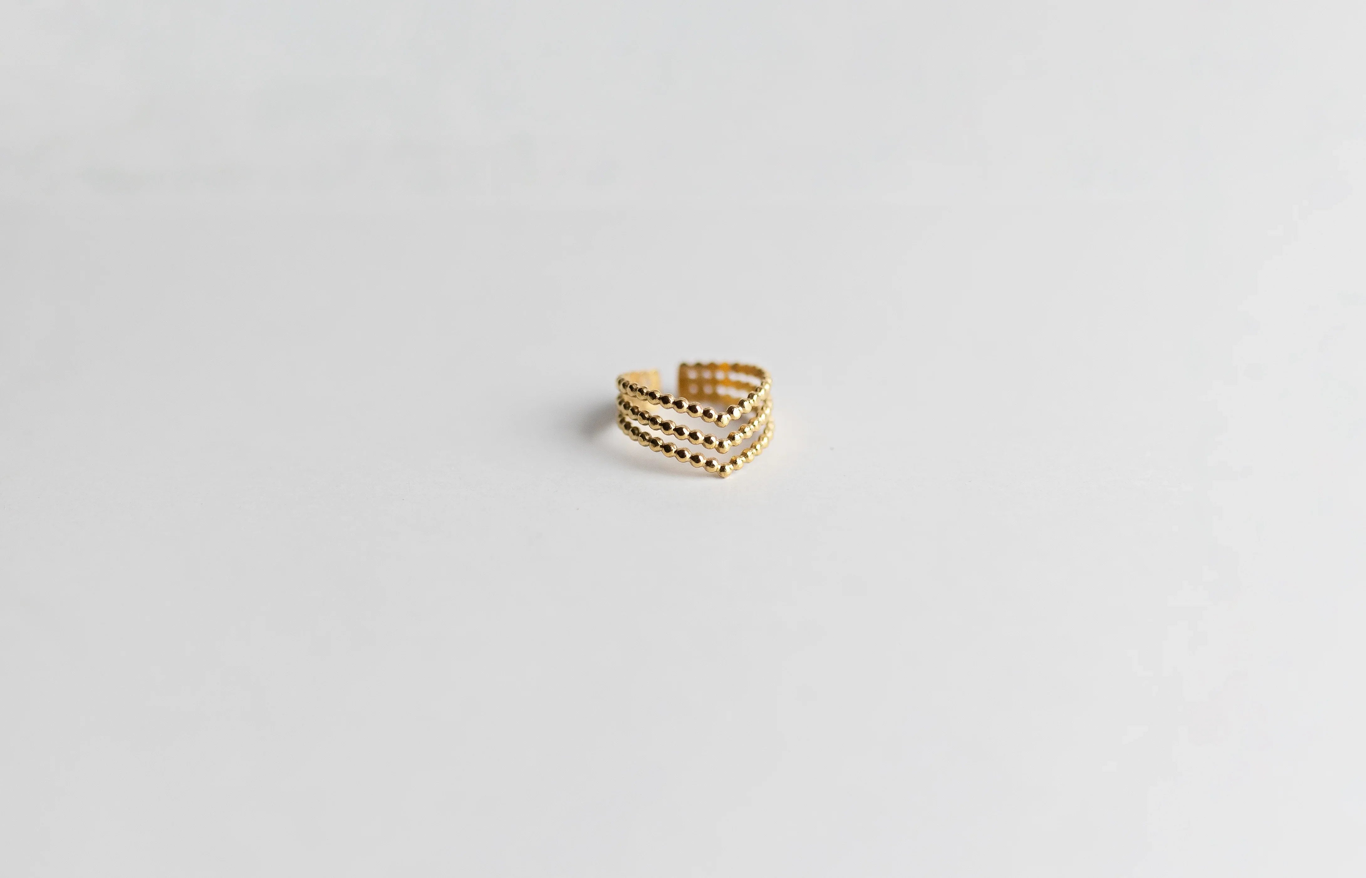 Anillo Triple "Chevron" de Bolitas