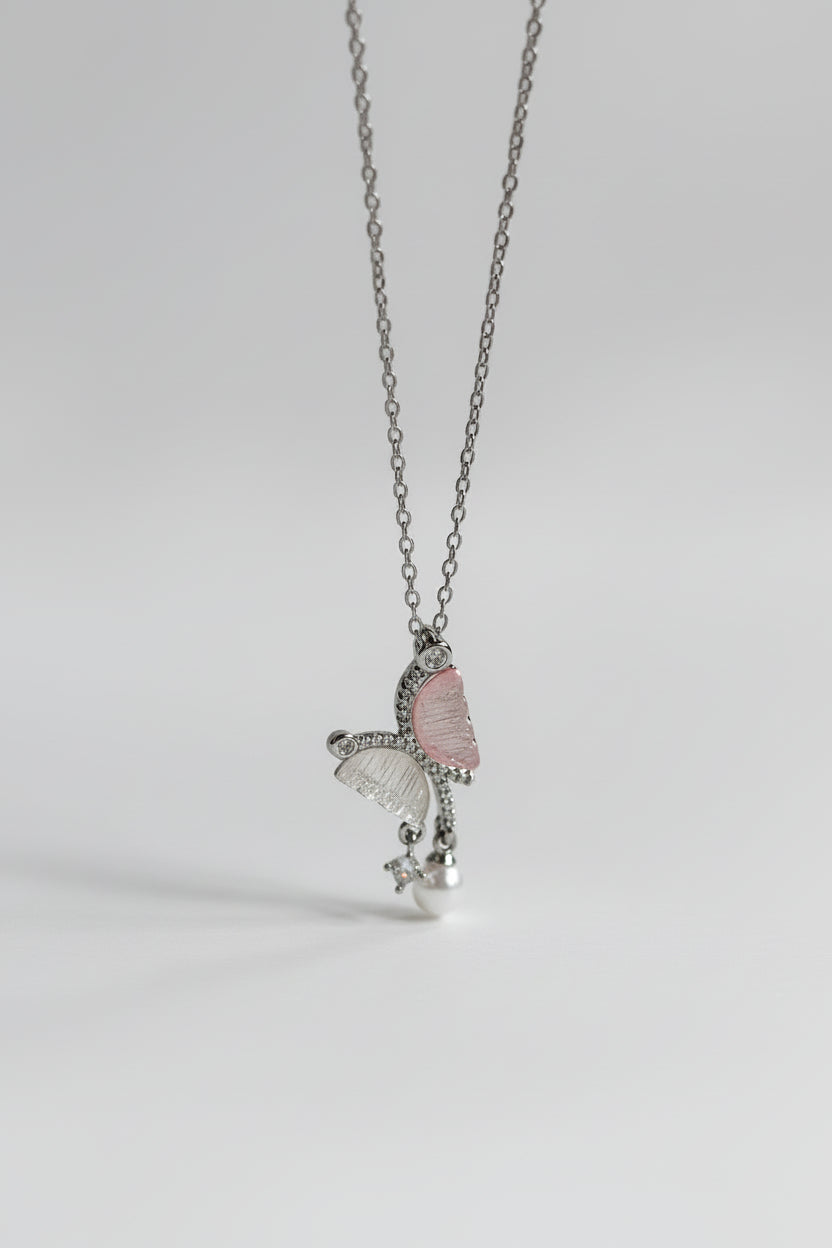 Collar Mariposa "Alas de Hada" con Nácar Iridiscente, Circonitas y Perla | Acero Inoxidable 316L