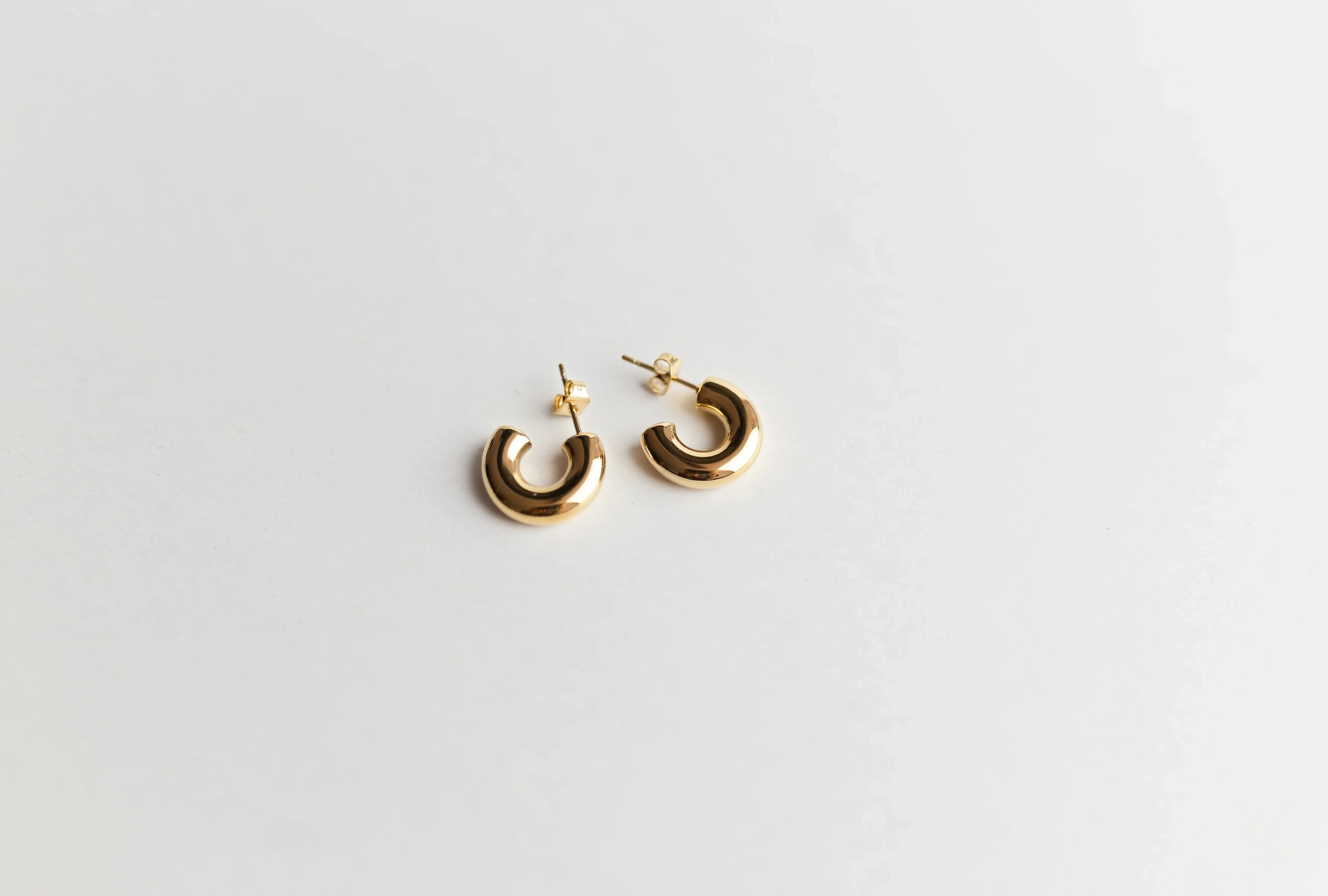 Pendientes Mini Aro Abierto (Chunky) en Acero Inoxidable 316L Bañado en Oro 18K