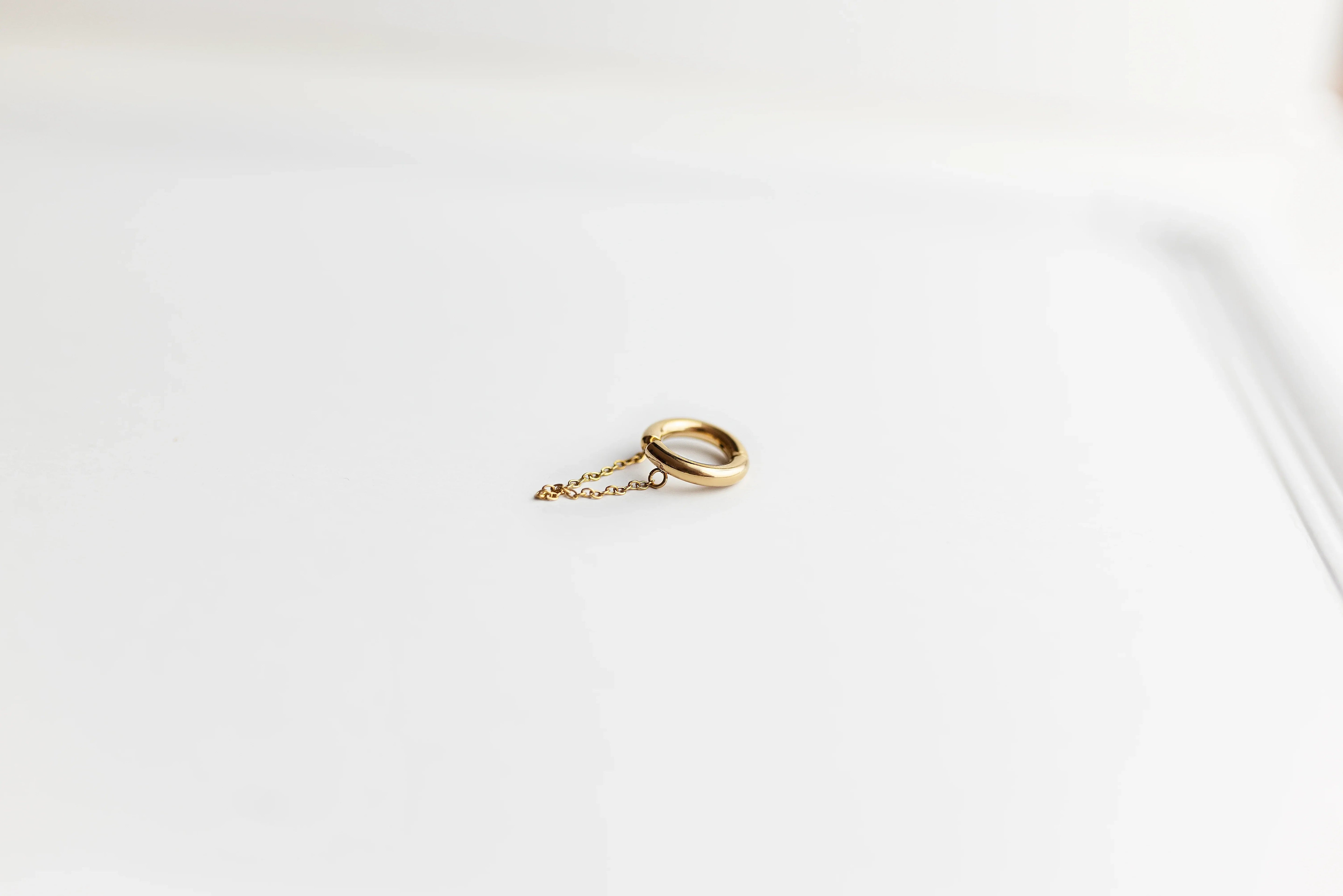 Pendiente Falso de Aro con Cadena Fina - Sin Perforación